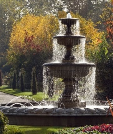 A large fountain in the middle of a garden.